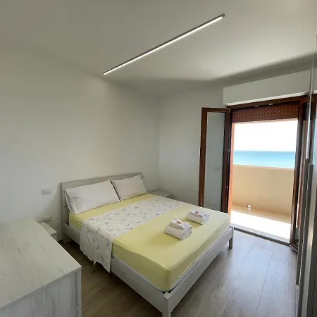 Oltre Le Nuvole アパート リド・ディ・フェルモ